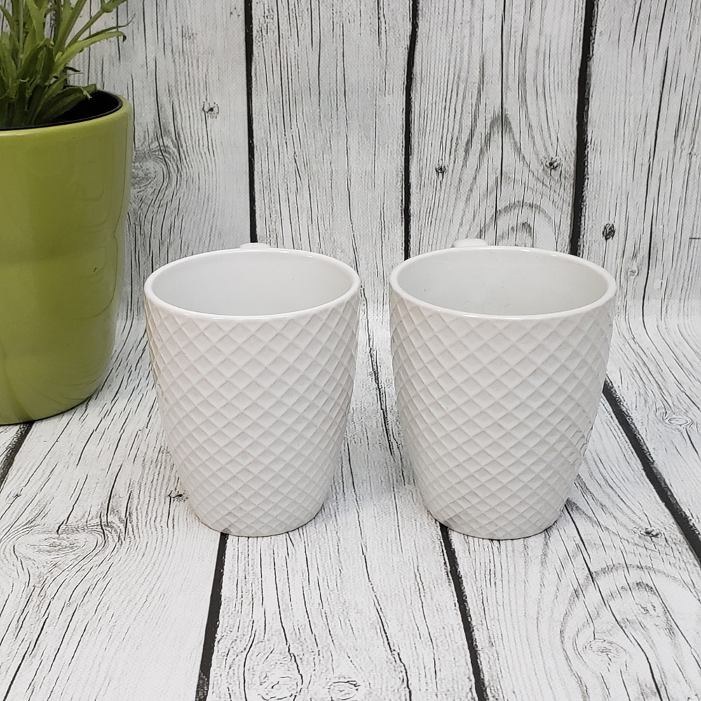 Design Pac  White Quilted Design Two Coffee Cup Mugs